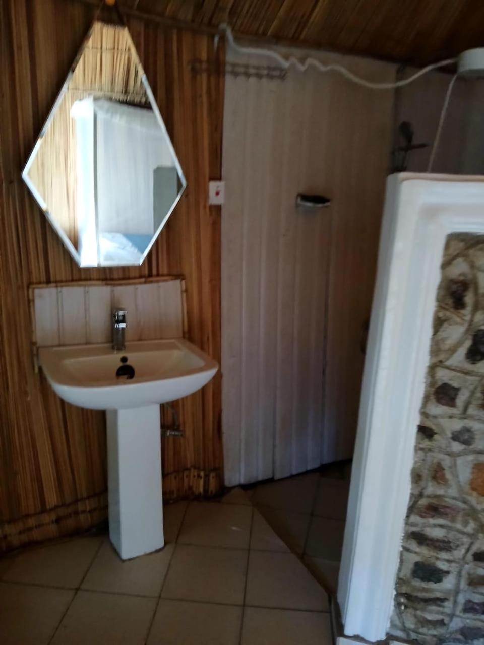 Ches Bay Resort Nangina Bagian luar foto