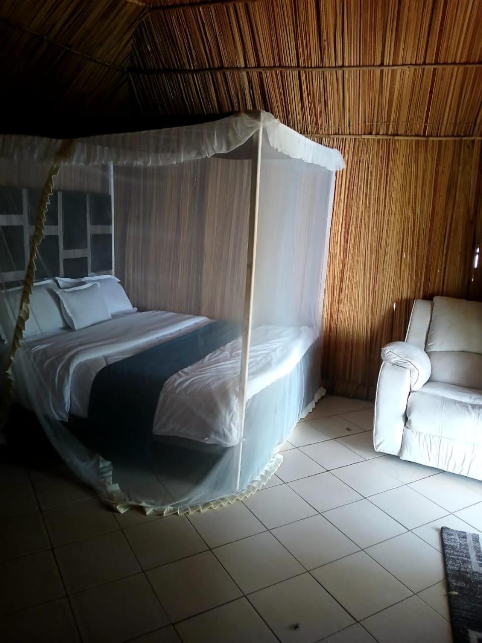 Ches Bay Resort Nangina Bagian luar foto