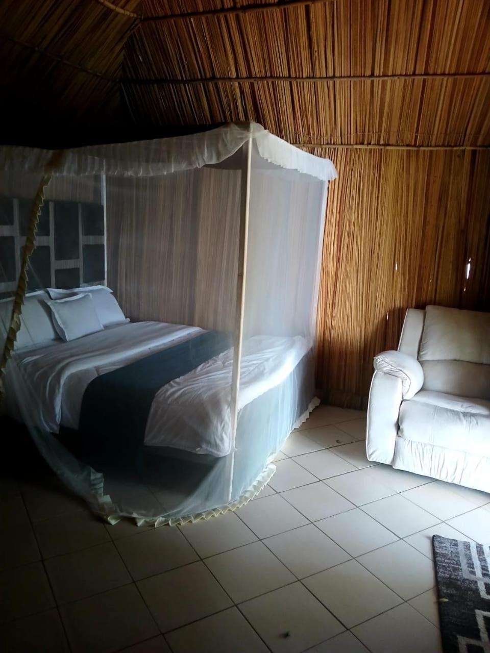 Ches Bay Resort Nangina Bagian luar foto